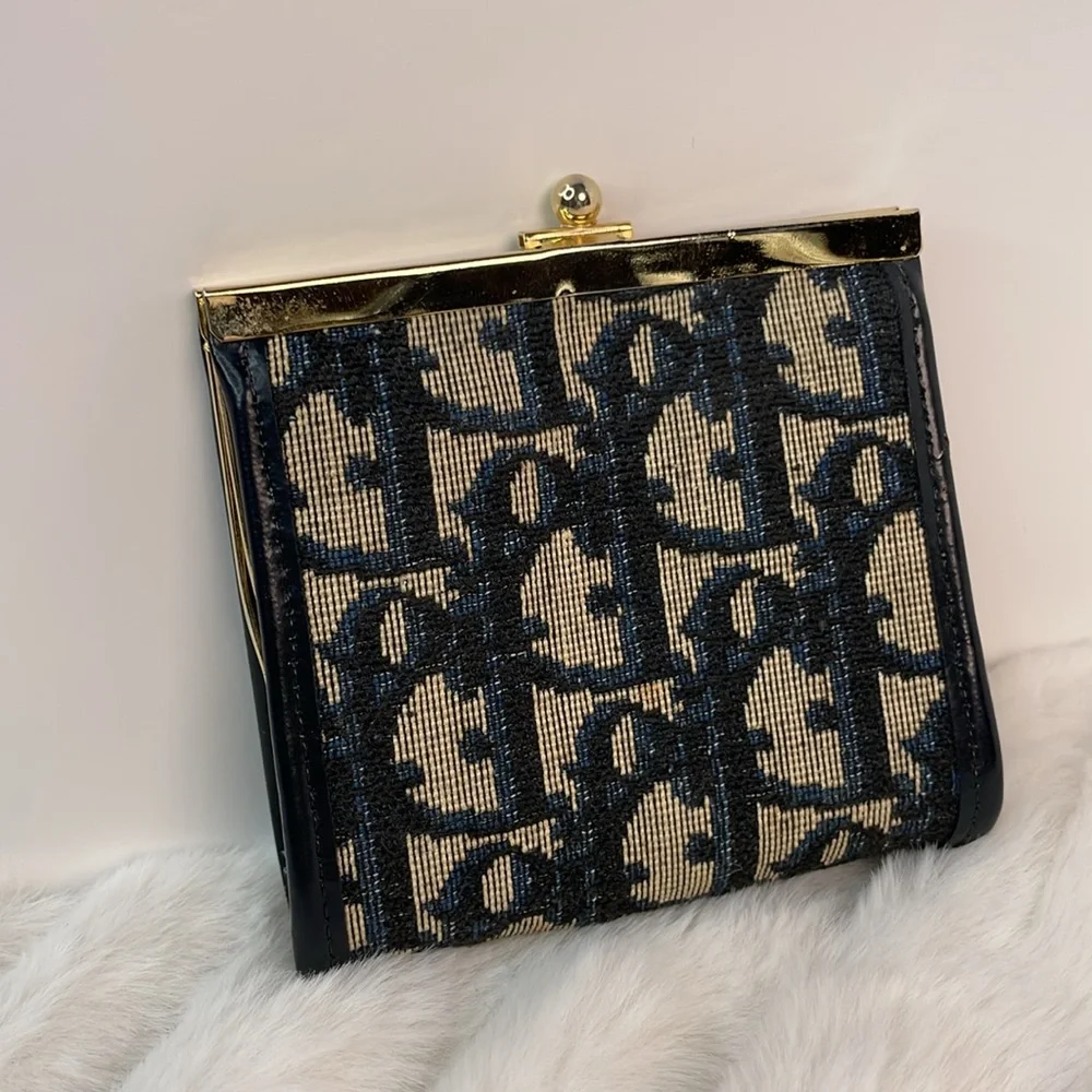 DIOR KISS LOCK COIN PURSE